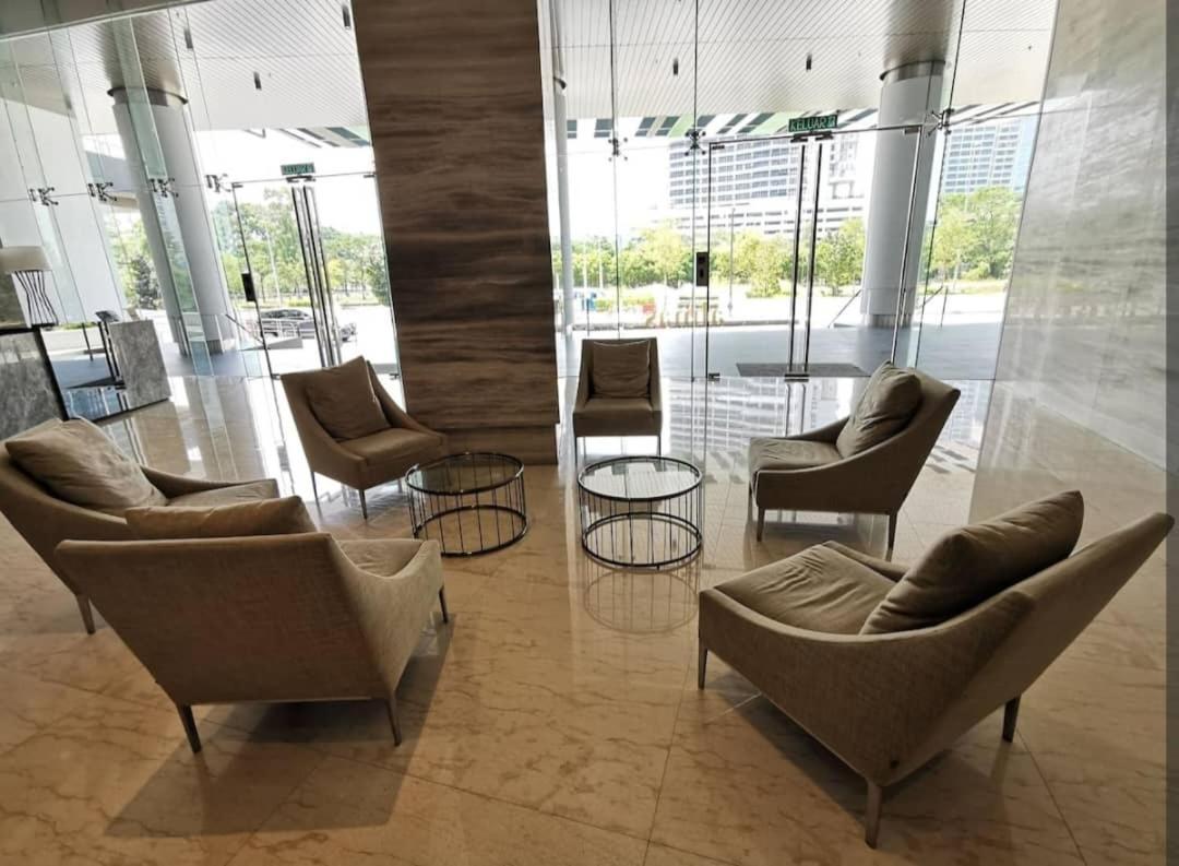 Almas Suites Poolview Netflix 100Mbps Bystay Nusajaya  Esterno foto