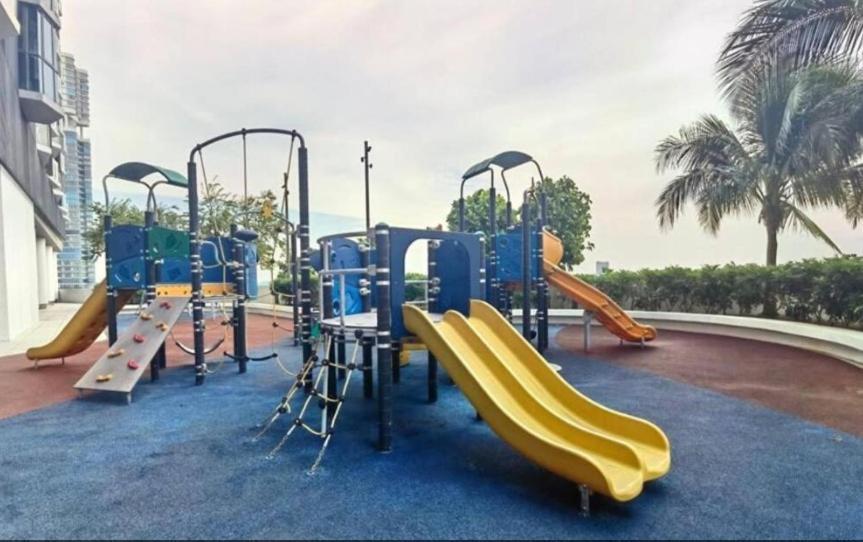 Almas Suites Poolview Netflix 100Mbps Bystay Nusajaya  Esterno foto