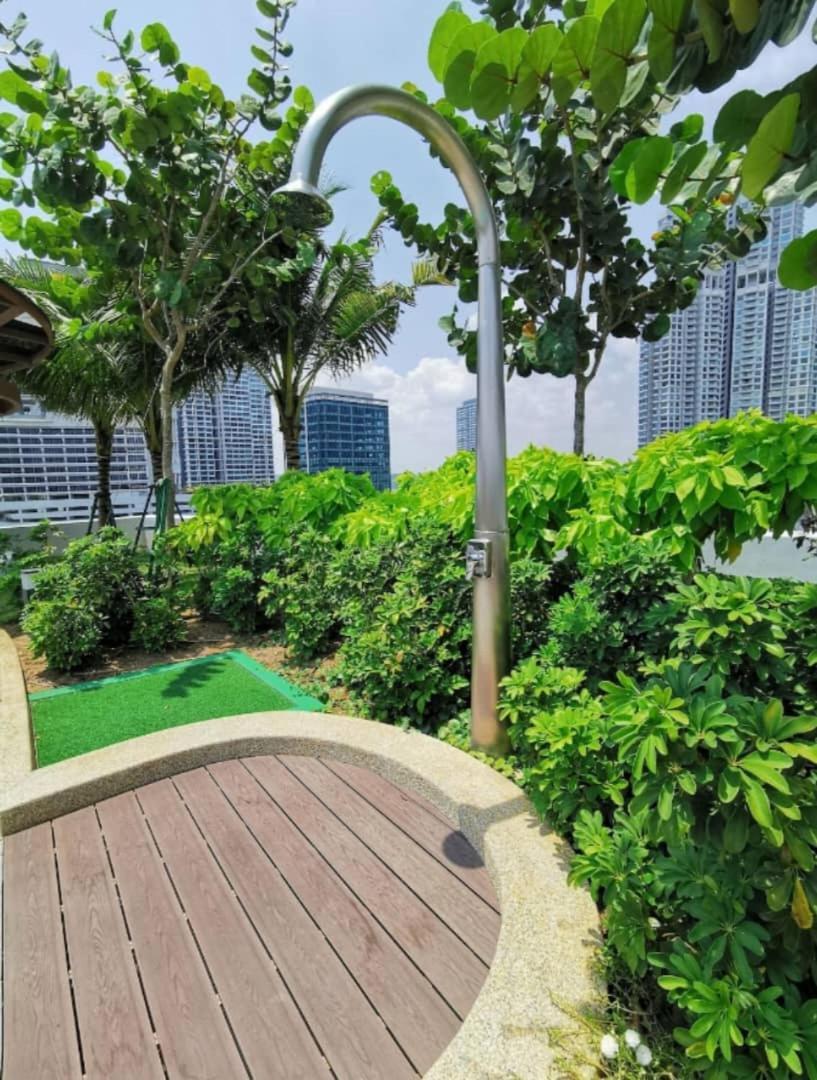 Almas Suites Poolview Netflix 100Mbps Bystay Nusajaya  Esterno foto