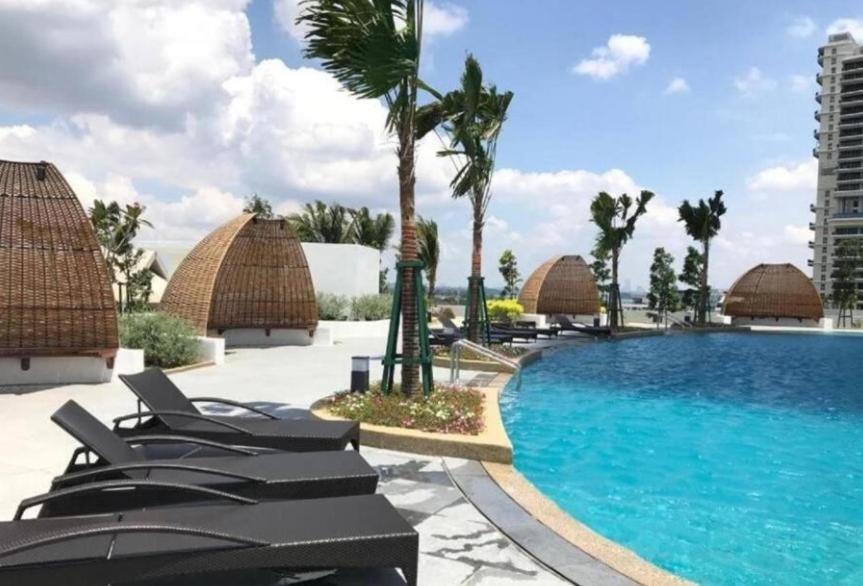 Almas Suites Poolview Netflix 100Mbps Bystay Nusajaya  Esterno foto